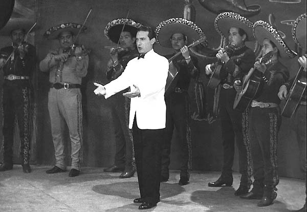 Michelangelo Verso singing with the Mariachis of Mexico