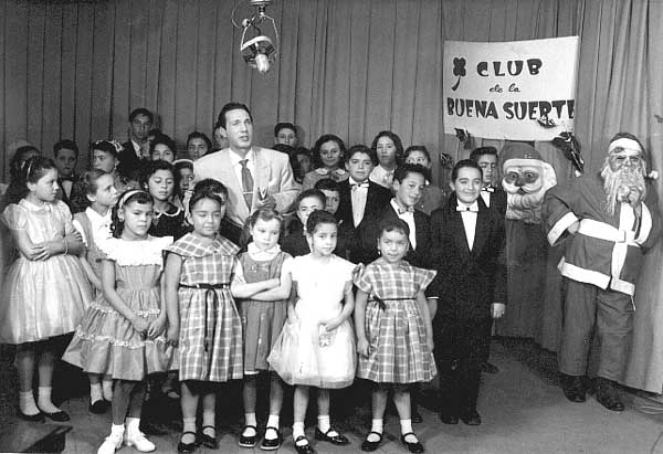 Michelangelo Verso sings with a children's choir at Televicentro